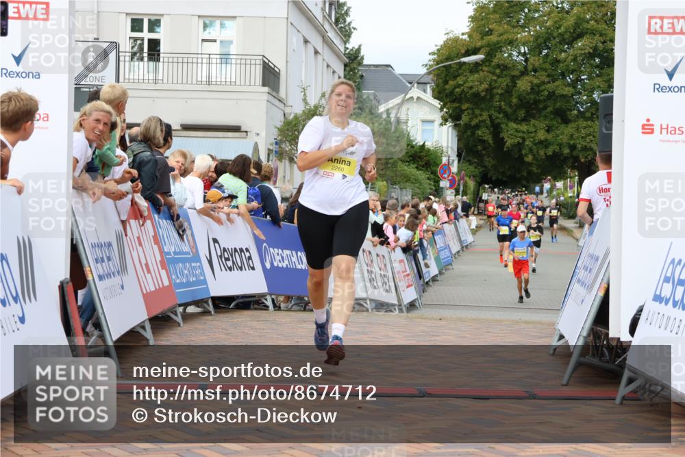 31.08.2025 - 21. Blankeneser Heldenlauf Strokosch-Dieckow http://msf.ph/oto/8674712 31.08.2025 10:29:58 Ziel 2260, 2603, 2602 meine-sportfotos.de