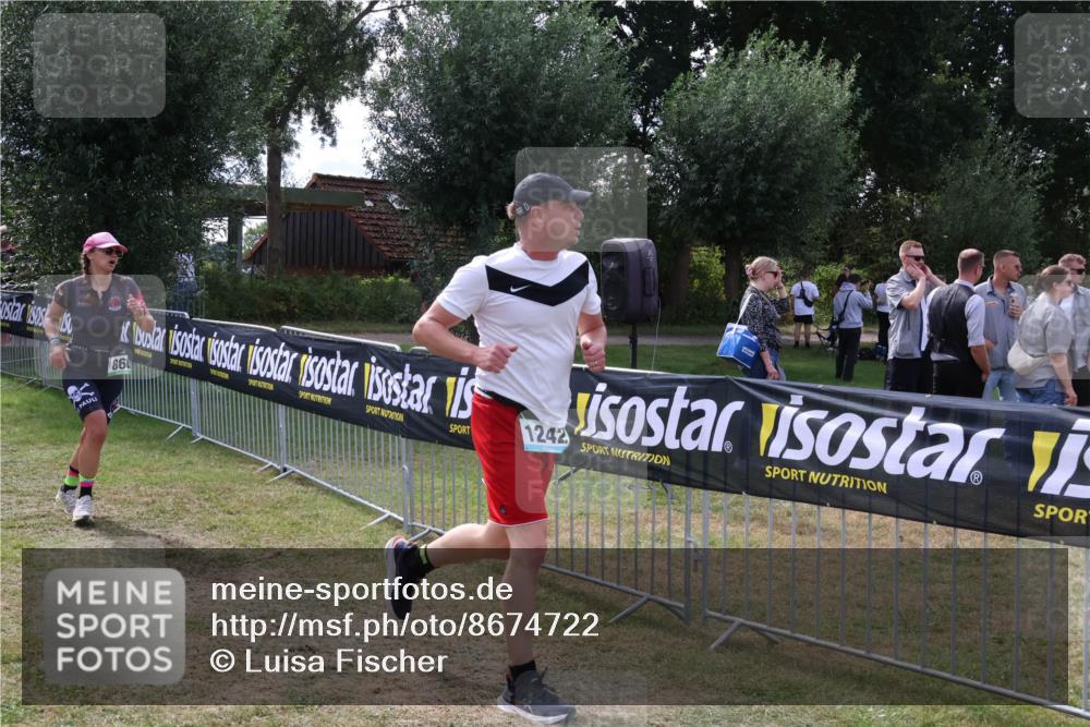 31.08.2025 - Elbe Triathlon Hamburg Luisa Fischer http://msf.ph/oto/8674722 31.08.2025 11:37:09 Laufen 866, 1242 meine-sportfotos.de