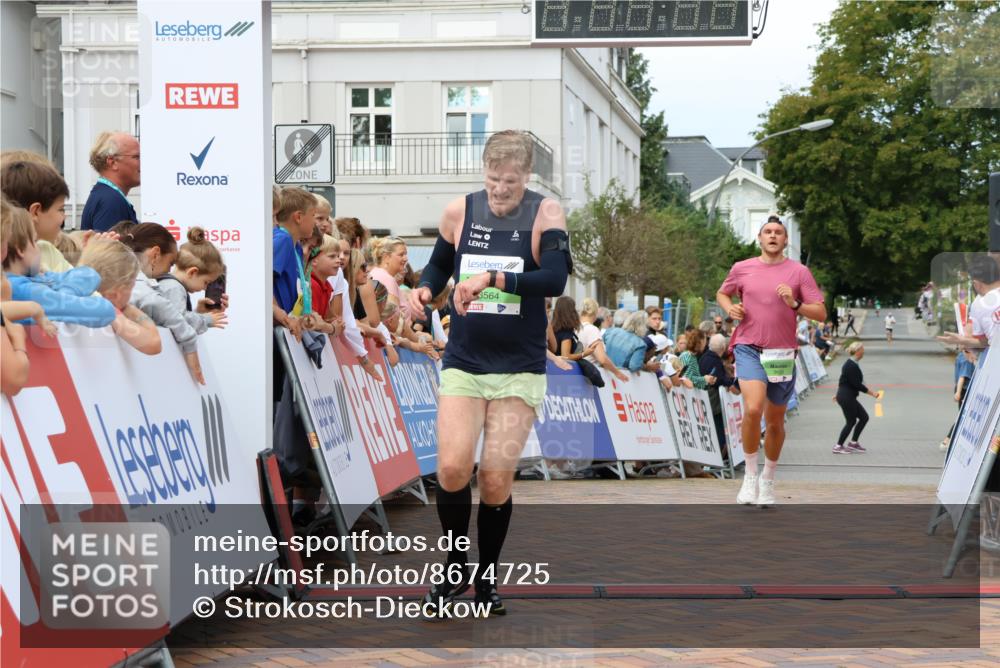 31.08.2025 - 21. Blankeneser Heldenlauf Strokosch-Dieckow http://msf.ph/oto/8674725 31.08.2025 10:50:30 Ziel 3699, 3354, 3564 meine-sportfotos.de