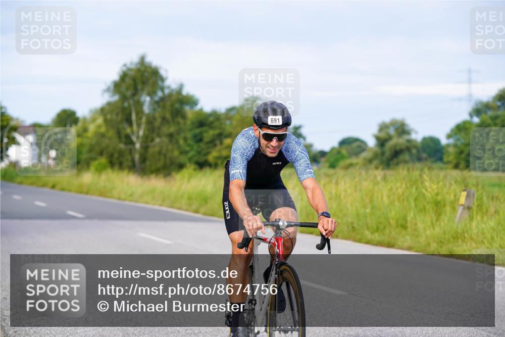 31.08.2025 - Elbe Triathlon Hamburg Michael Burmester http://msf.ph/oto/8674756 31.08.2025 10:16:20 Radfahren 563, 691 meine-sportfotos.de