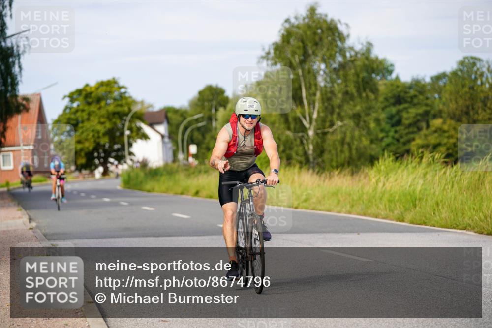 31.08.2025 - Elbe Triathlon Hamburg Michael Burmester http://msf.ph/oto/8674796 31.08.2025 10:16:38 Radfahren 562, 622, 896, 908 meine-sportfotos.de