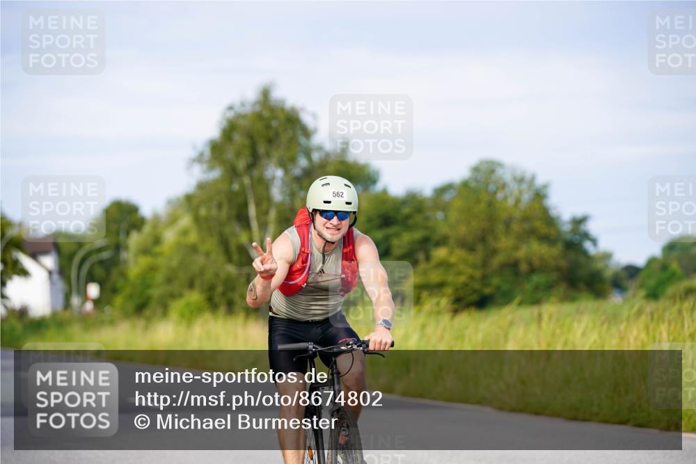 31.08.2025 - Elbe Triathlon Hamburg Michael Burmester http://msf.ph/oto/8674802 31.08.2025 10:16:39 Radfahren 562, 622, 896, 908 meine-sportfotos.de