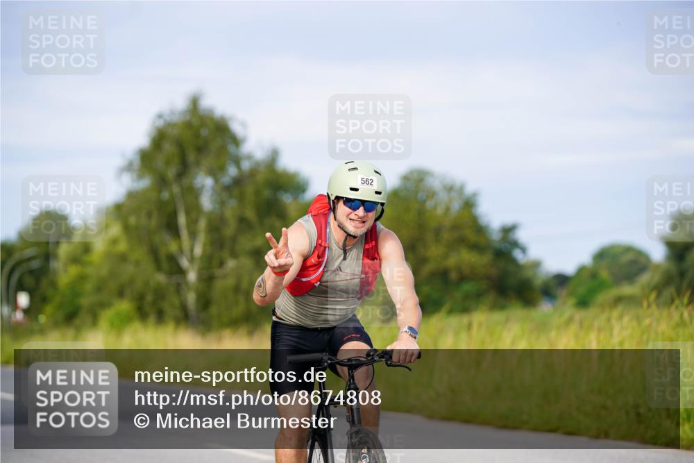 31.08.2025 - Elbe Triathlon Hamburg Michael Burmester http://msf.ph/oto/8674808 31.08.2025 10:16:39 Radfahren 562, 622, 896, 908 meine-sportfotos.de