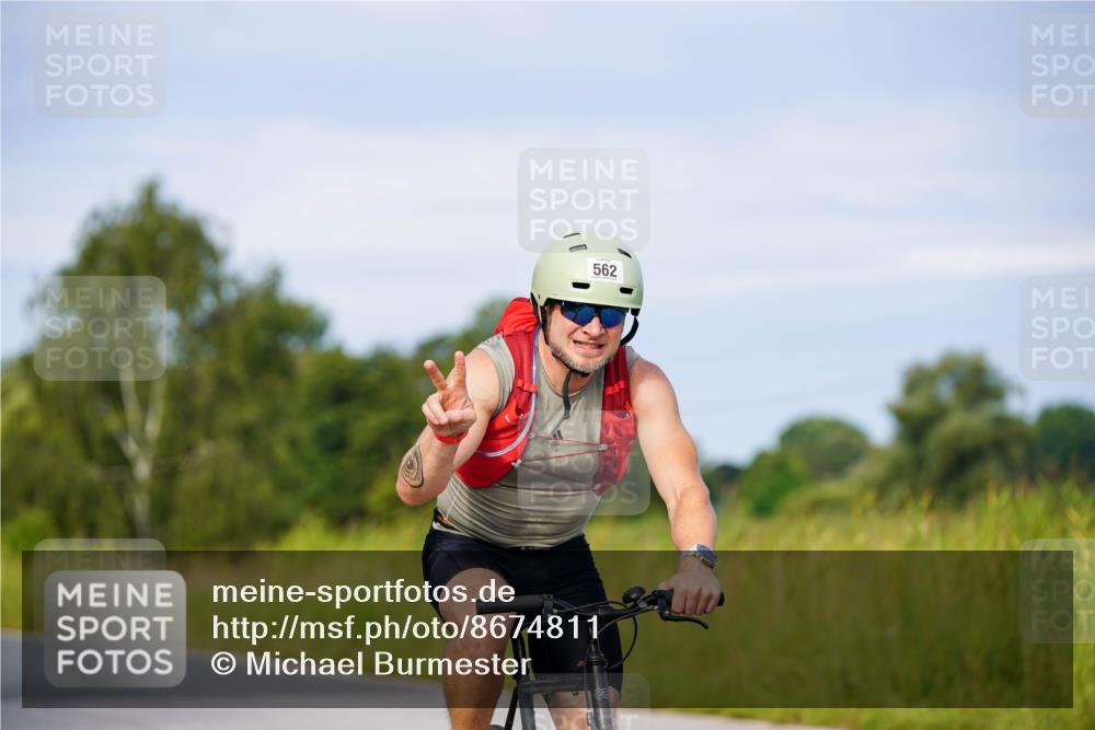 31.08.2025 - Elbe Triathlon Hamburg Michael Burmester http://msf.ph/oto/8674811 31.08.2025 10:16:39 Radfahren 562, 622, 896, 908 meine-sportfotos.de