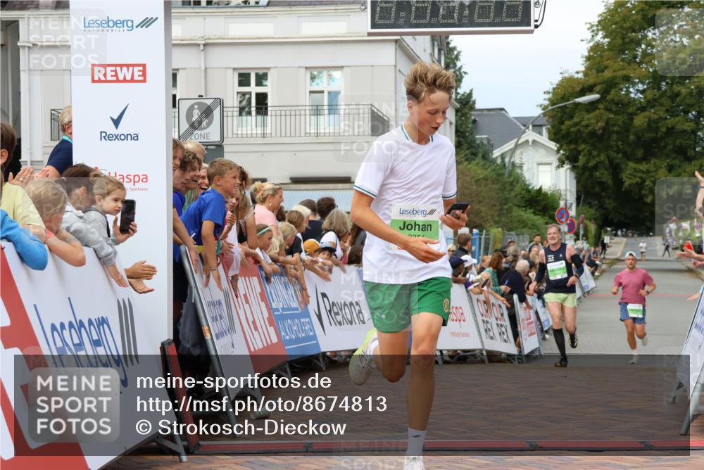 31.08.2025 - 21. Blankeneser Heldenlauf Strokosch-Dieckow http://msf.ph/oto/8674813 31.08.2025 10:50:27 Ziel 3699, 3354, 3564 meine-sportfotos.de