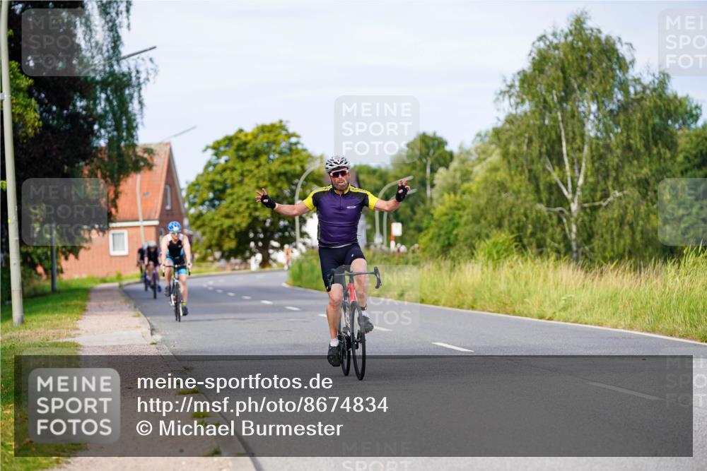 31.08.2025 - Elbe Triathlon Hamburg Michael Burmester http://msf.ph/oto/8674834 31.08.2025 10:16:47 Radfahren 666, 908, 928 meine-sportfotos.de