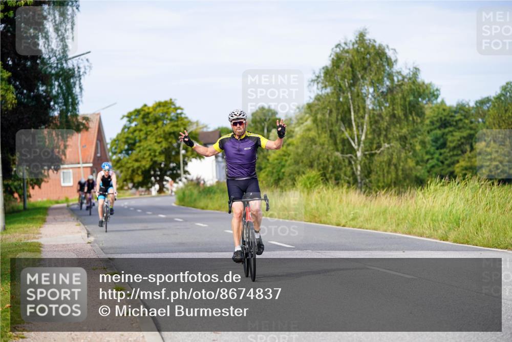 31.08.2025 - Elbe Triathlon Hamburg Michael Burmester http://msf.ph/oto/8674837 31.08.2025 10:16:48 Radfahren 666, 928 meine-sportfotos.de