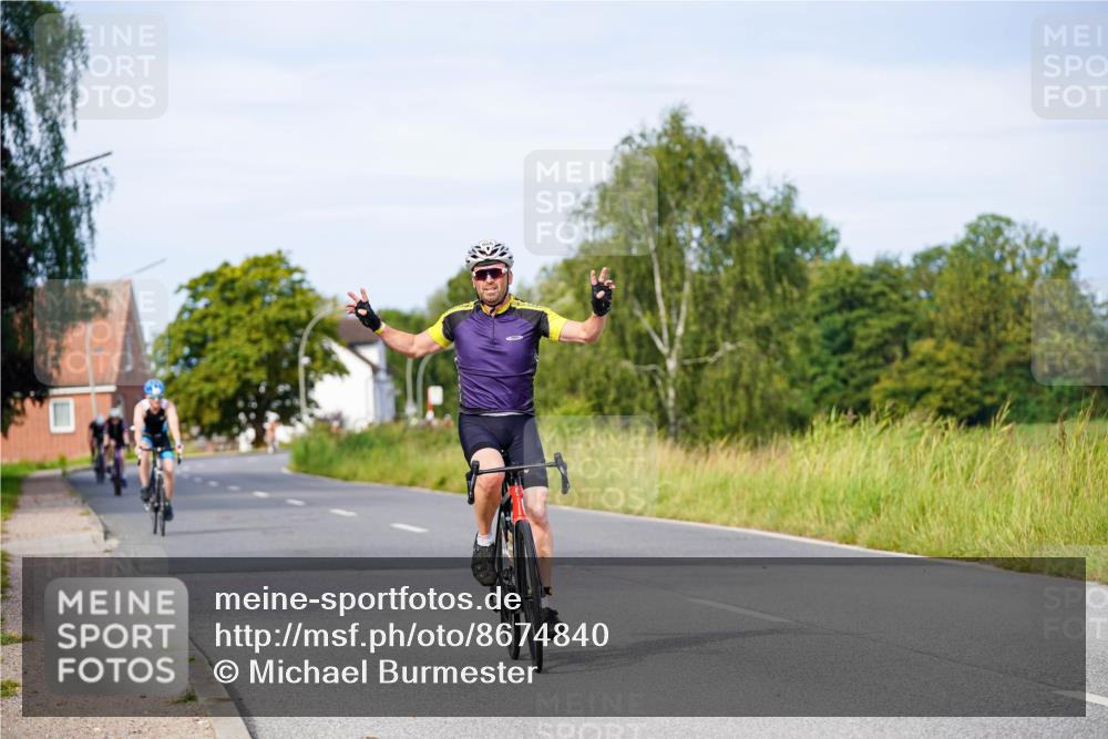 31.08.2025 - Elbe Triathlon Hamburg Michael Burmester http://msf.ph/oto/8674840 31.08.2025 10:16:48 Radfahren 666, 928 meine-sportfotos.de