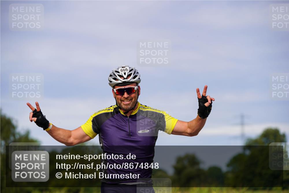 31.08.2025 - Elbe Triathlon Hamburg Michael Burmester http://msf.ph/oto/8674848 31.08.2025 10:16:50 Radfahren 427, 666, 841, 928 meine-sportfotos.de