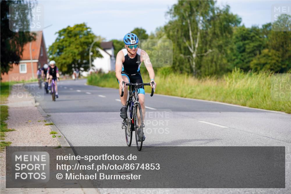 31.08.2025 - Elbe Triathlon Hamburg Michael Burmester http://msf.ph/oto/8674853 31.08.2025 10:16:52 Radfahren 427, 666, 841, 928 meine-sportfotos.de