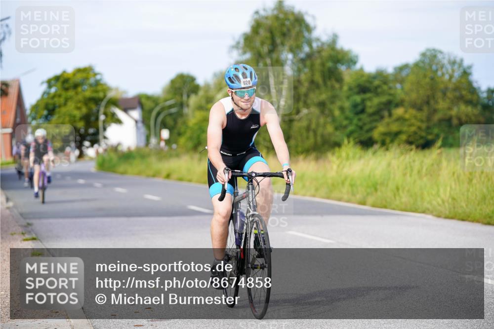 31.08.2025 - Elbe Triathlon Hamburg Michael Burmester http://msf.ph/oto/8674858 31.08.2025 10:16:52 Radfahren 427, 666, 841, 928 meine-sportfotos.de