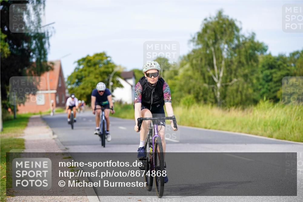 31.08.2025 - Elbe Triathlon Hamburg Michael Burmester http://msf.ph/oto/8674868 31.08.2025 10:16:55 Radfahren 427, 804, 841, 928 meine-sportfotos.de