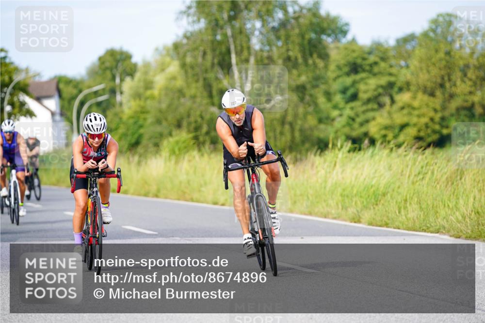 31.08.2025 - Elbe Triathlon Hamburg Michael Burmester http://msf.ph/oto/8674896 31.08.2025 10:17:08 Radfahren 671, 682, 696, 727, 739, 754, 786, 874, 877, 912 meine-sportfotos.de