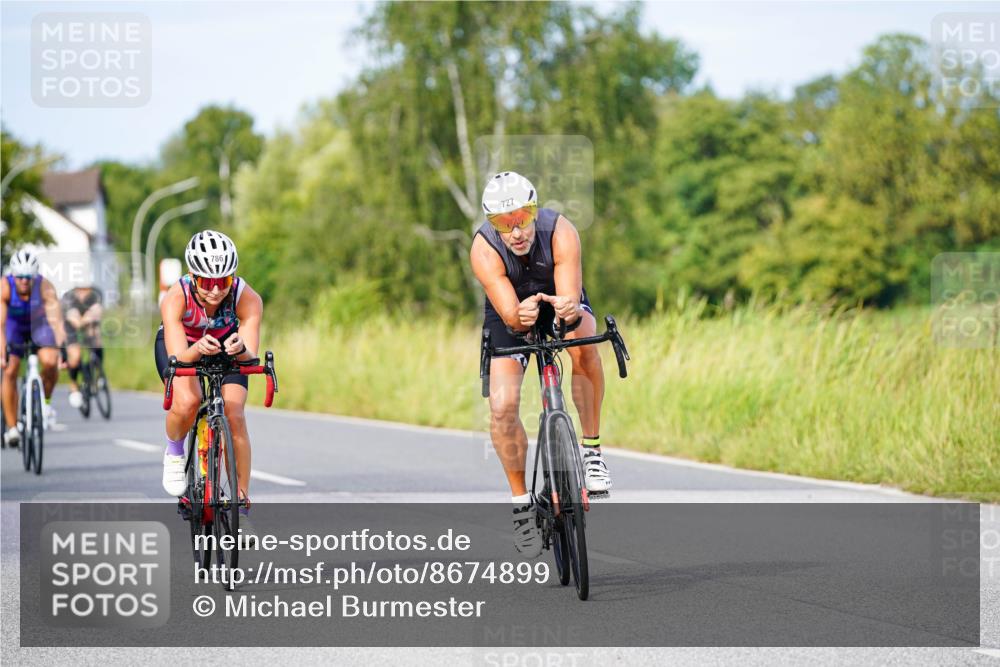 31.08.2025 - Elbe Triathlon Hamburg Michael Burmester http://msf.ph/oto/8674899 31.08.2025 10:17:08 Radfahren 671, 682, 696, 727, 739, 754, 786, 874, 877, 912 meine-sportfotos.de