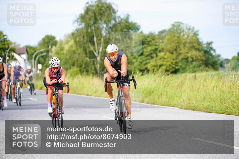 31.08.2025 - Elbe Triathlon Hamburg Michael Burmester http://msf.ph/oto/8674903 31.08.2025 10:17:09 Radfahren 671, 682, 696, 727, 739, 754, 786, 874, 877, 912 meine-sportfotos.de