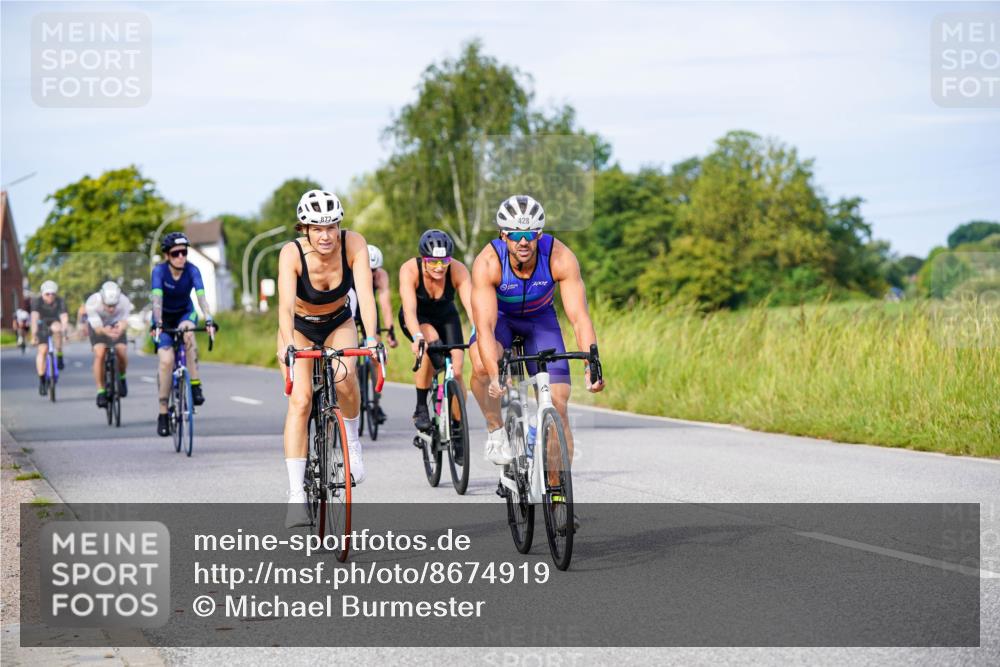 31.08.2025 - Elbe Triathlon Hamburg Michael Burmester http://msf.ph/oto/8674919 31.08.2025 10:17:11 Radfahren 671, 682, 696, 727, 739, 754, 786, 874, 877, 912 meine-sportfotos.de