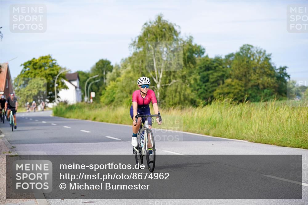 31.08.2025 - Elbe Triathlon Hamburg Michael Burmester http://msf.ph/oto/8674962 31.08.2025 10:17:22 Radfahren 826, 923, 1017 meine-sportfotos.de