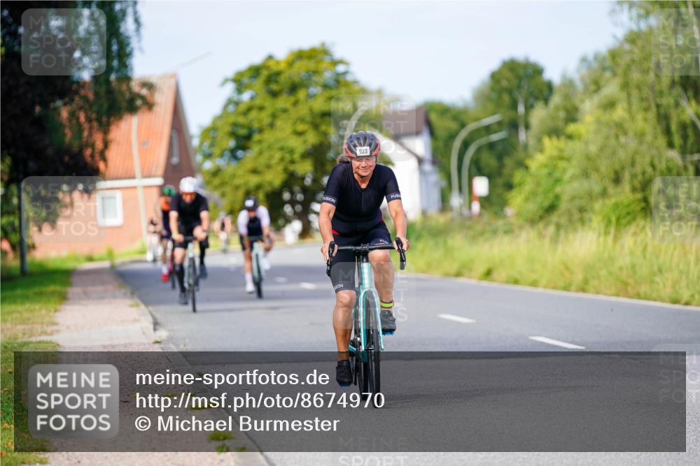 31.08.2025 - Elbe Triathlon Hamburg Michael Burmester http://msf.ph/oto/8674970 31.08.2025 10:17:24 Radfahren 388, 826, 869, 923 meine-sportfotos.de