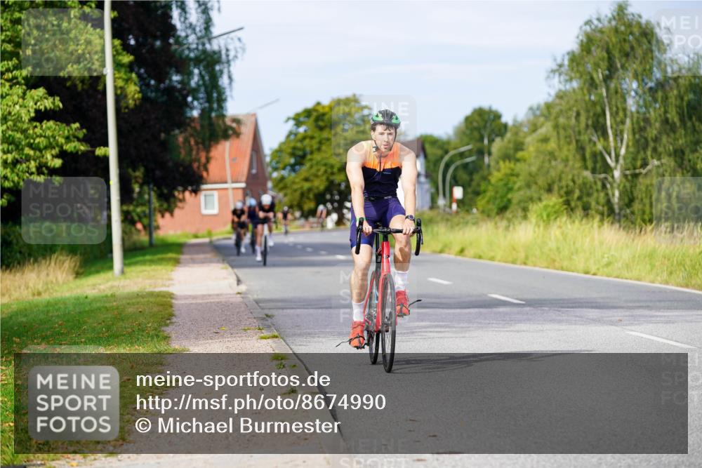 31.08.2025 - Elbe Triathlon Hamburg Michael Burmester http://msf.ph/oto/8674990 31.08.2025 10:17:32 Radfahren 388, 406, 820, 823, 825, 869 meine-sportfotos.de