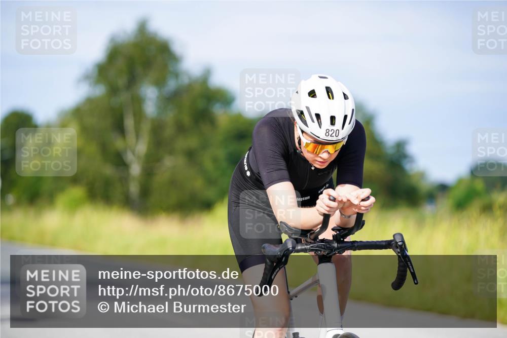 31.08.2025 - Elbe Triathlon Hamburg Michael Burmester http://msf.ph/oto/8675000 31.08.2025 10:17:37 Radfahren 820, 823, 825 meine-sportfotos.de