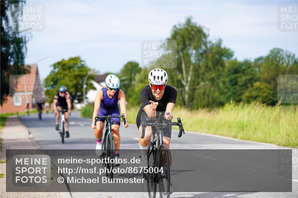 31.08.2025 - Elbe Triathlon Hamburg Michael Burmester http://msf.ph/oto/8675004 31.08.2025 10:17:38 Radfahren 820, 823, 825 meine-sportfotos.de