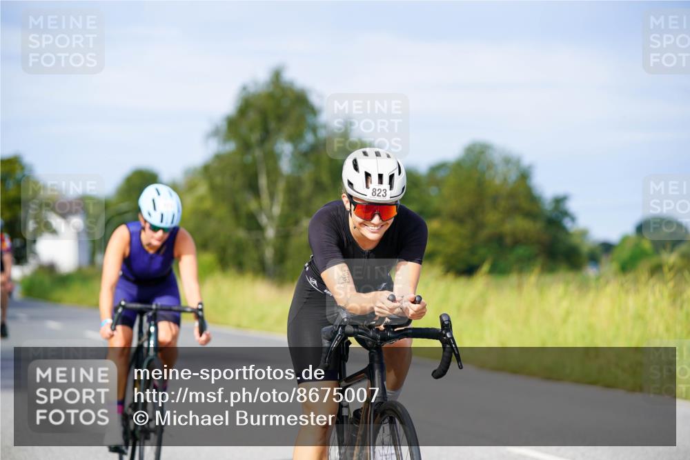 31.08.2025 - Elbe Triathlon Hamburg Michael Burmester http://msf.ph/oto/8675007 31.08.2025 10:17:39 Radfahren 820, 823, 825 meine-sportfotos.de