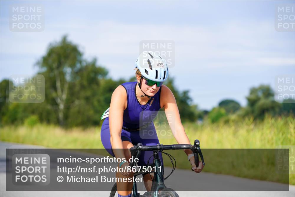 31.08.2025 - Elbe Triathlon Hamburg Michael Burmester http://msf.ph/oto/8675011 31.08.2025 10:17:39 Radfahren 820, 823, 825 meine-sportfotos.de