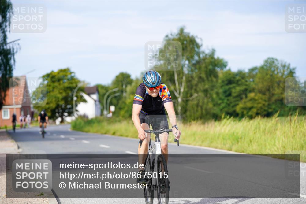31.08.2025 - Elbe Triathlon Hamburg Michael Burmester http://msf.ph/oto/8675015 31.08.2025 10:17:40 Radfahren 569, 820, 823, 825 meine-sportfotos.de