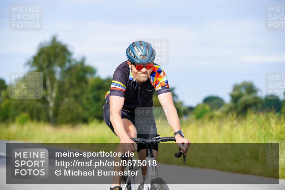 31.08.2025 - Elbe Triathlon Hamburg Michael Burmester http://msf.ph/oto/8675018 31.08.2025 10:17:41 Radfahren 569, 823, 825 meine-sportfotos.de
