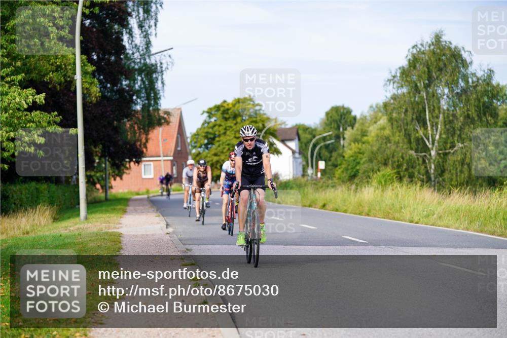 31.08.2025 - Elbe Triathlon Hamburg Michael Burmester http://msf.ph/oto/8675030 31.08.2025 10:17:51 Radfahren 570, 681, 838, 859 meine-sportfotos.de