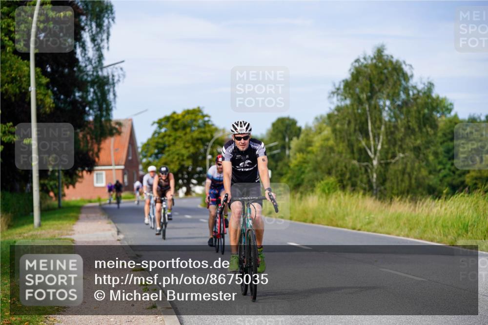 31.08.2025 - Elbe Triathlon Hamburg Michael Burmester http://msf.ph/oto/8675035 31.08.2025 10:17:52 Radfahren 570, 681, 838, 859 meine-sportfotos.de