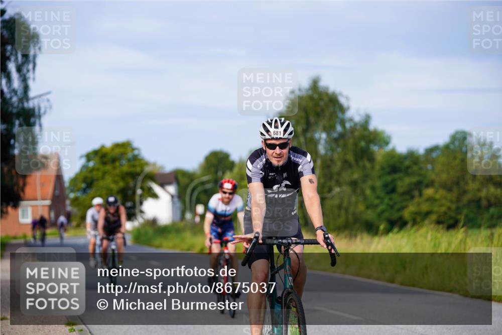 31.08.2025 - Elbe Triathlon Hamburg Michael Burmester http://msf.ph/oto/8675037 31.08.2025 10:17:53 Radfahren 570, 681, 838, 859 meine-sportfotos.de