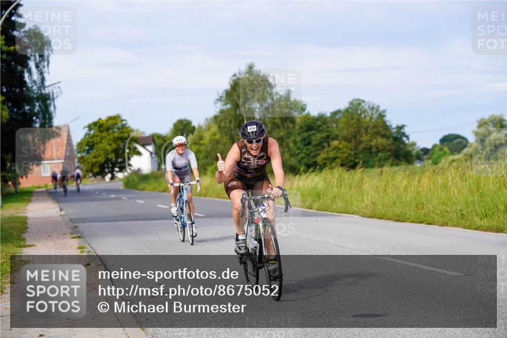 31.08.2025 - Elbe Triathlon Hamburg Michael Burmester http://msf.ph/oto/8675052 31.08.2025 10:17:55 Radfahren 570, 681, 838, 859 meine-sportfotos.de