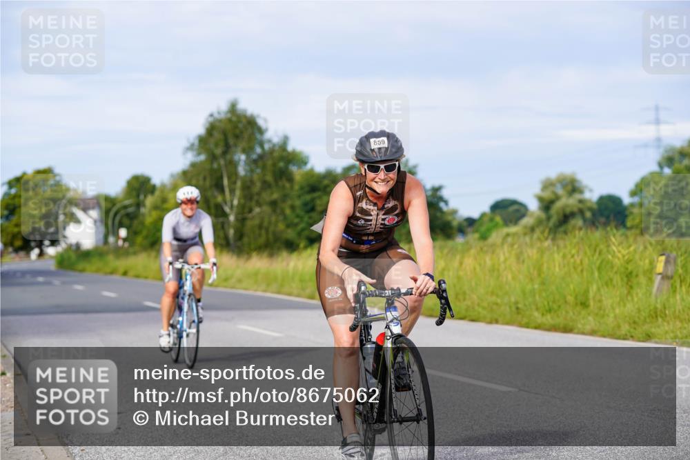 31.08.2025 - Elbe Triathlon Hamburg Michael Burmester http://msf.ph/oto/8675062 31.08.2025 10:17:55 Radfahren 570, 681, 838, 859 meine-sportfotos.de