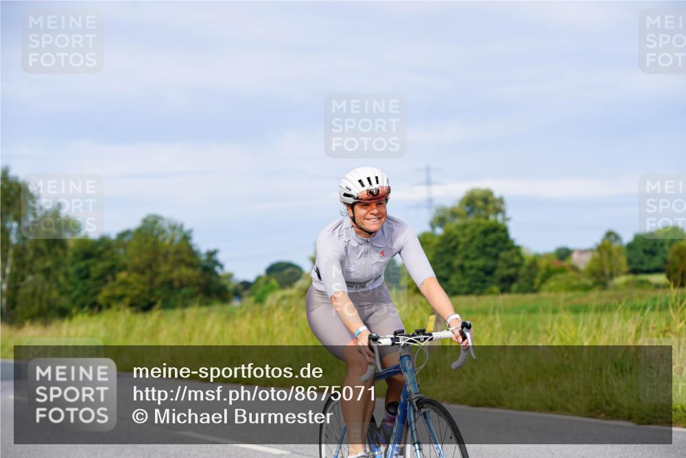 31.08.2025 - Elbe Triathlon Hamburg Michael Burmester http://msf.ph/oto/8675071 31.08.2025 10:17:56 Radfahren 570, 681, 684, 750, 838, 859 meine-sportfotos.de