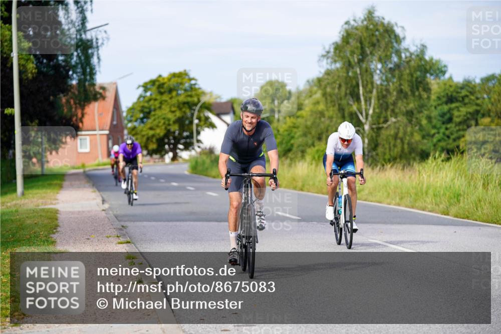 31.08.2025 - Elbe Triathlon Hamburg Michael Burmester http://msf.ph/oto/8675083 31.08.2025 10:18:02 Radfahren 461, 684, 750, 909 meine-sportfotos.de