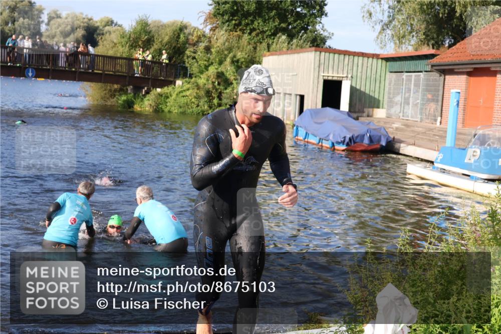 31.08.2025 - Elbe Triathlon Hamburg Luisa Fischer http://msf.ph/oto/8675103 31.08.2025 08:54:45 Schwimmen 506, 535 meine-sportfotos.de