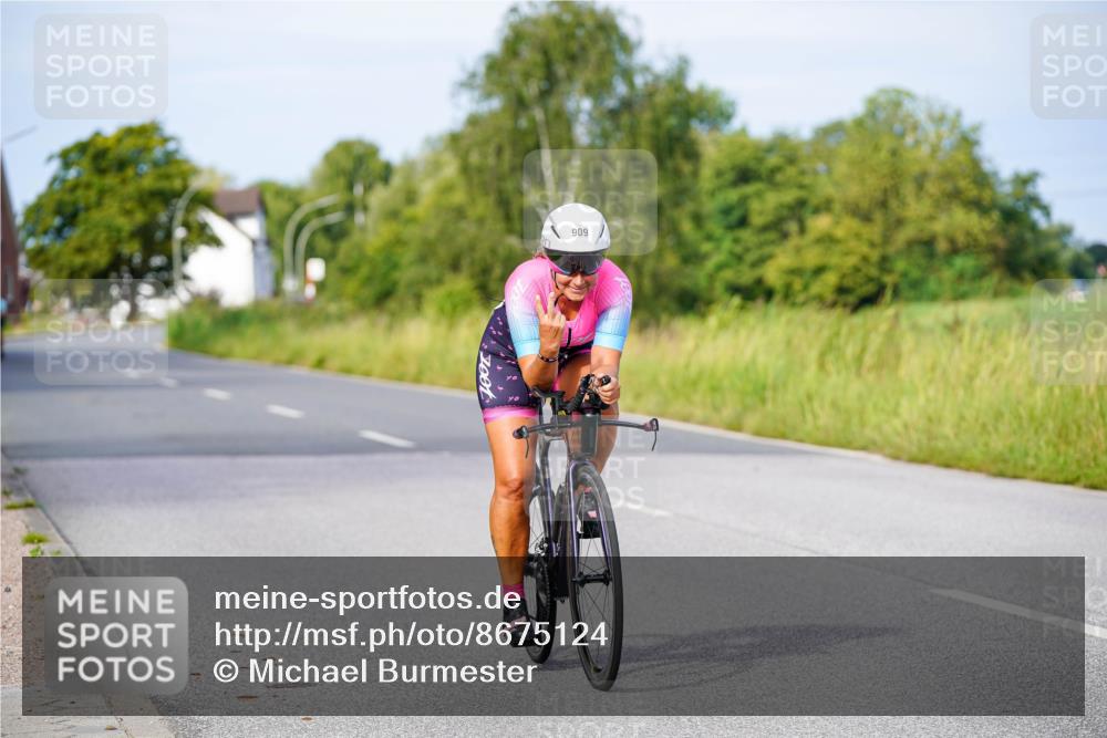 31.08.2025 - Elbe Triathlon Hamburg Michael Burmester http://msf.ph/oto/8675124 31.08.2025 10:18:08 Radfahren 461, 909 meine-sportfotos.de