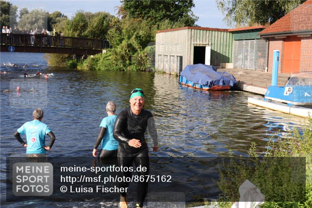 31.08.2025 - Elbe Triathlon Hamburg Luisa Fischer http://msf.ph/oto/8675162 31.08.2025 08:55:26 Schwimmen 302 meine-sportfotos.de