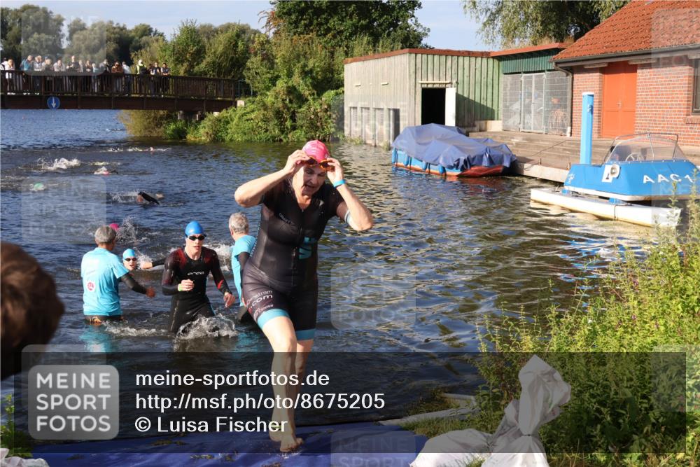 31.08.2025 - Elbe Triathlon Hamburg Luisa Fischer http://msf.ph/oto/8675205 31.08.2025 08:55:57 Schwimmen 304, 450, 468, 549 meine-sportfotos.de