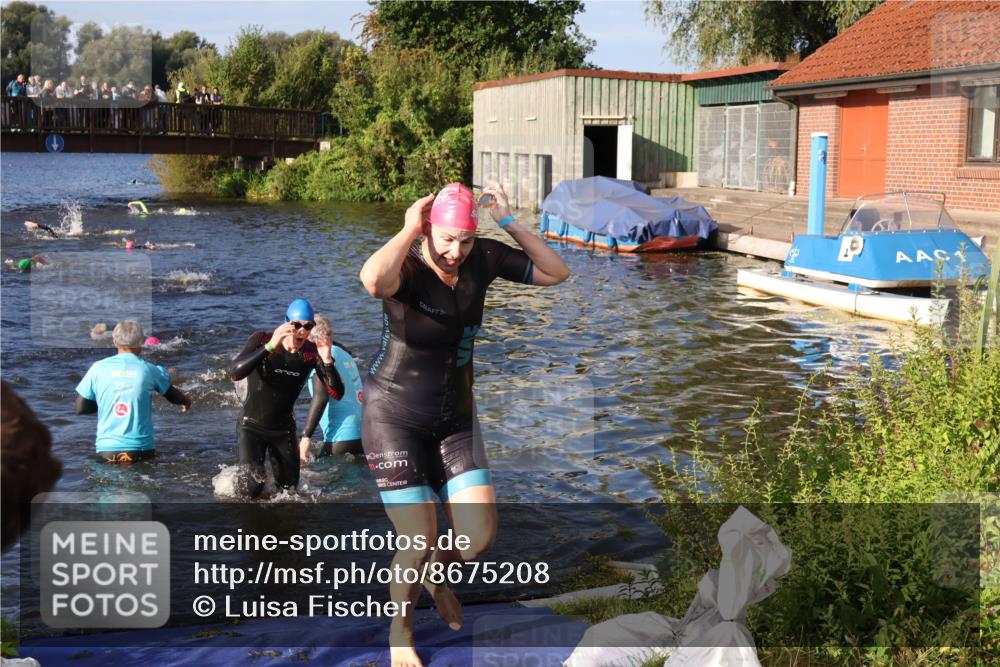 31.08.2025 - Elbe Triathlon Hamburg Luisa Fischer http://msf.ph/oto/8675208 31.08.2025 08:55:57 Schwimmen 304, 450, 468, 549 meine-sportfotos.de