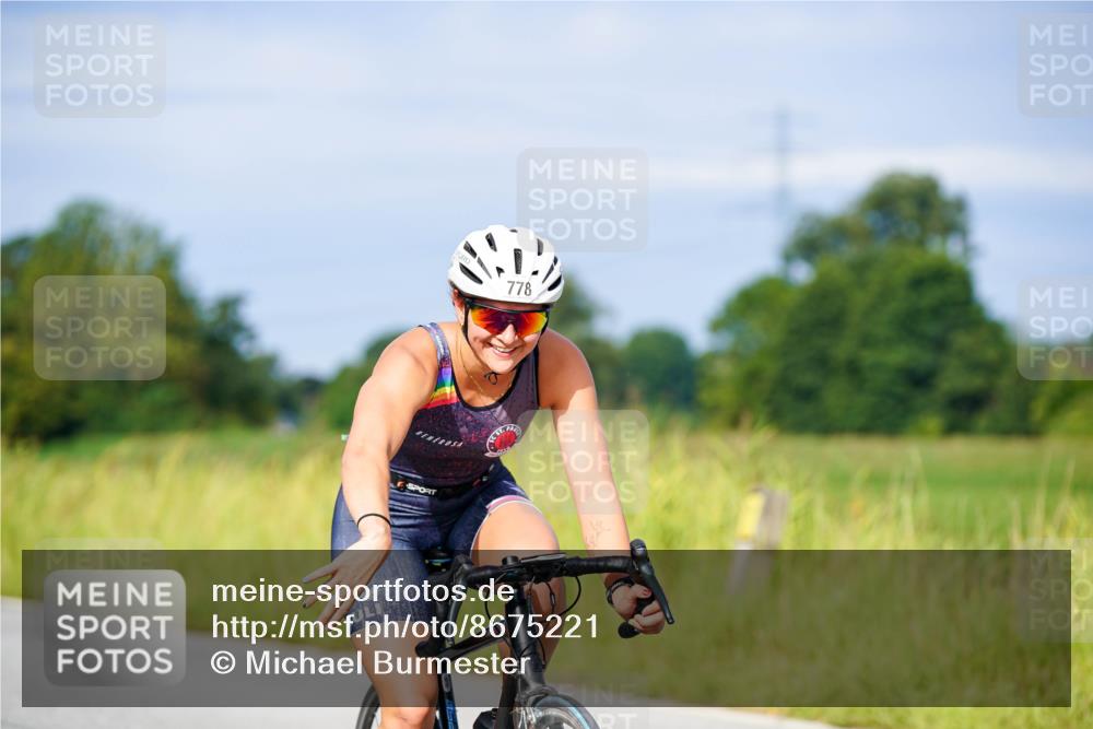 31.08.2025 - Elbe Triathlon Hamburg Michael Burmester http://msf.ph/oto/8675221 31.08.2025 10:18:52 Radfahren 778, 901 meine-sportfotos.de