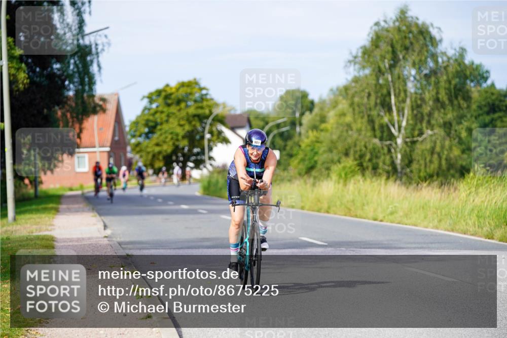 31.08.2025 - Elbe Triathlon Hamburg Michael Burmester http://msf.ph/oto/8675225 31.08.2025 10:18:57 Radfahren 690, 901 meine-sportfotos.de