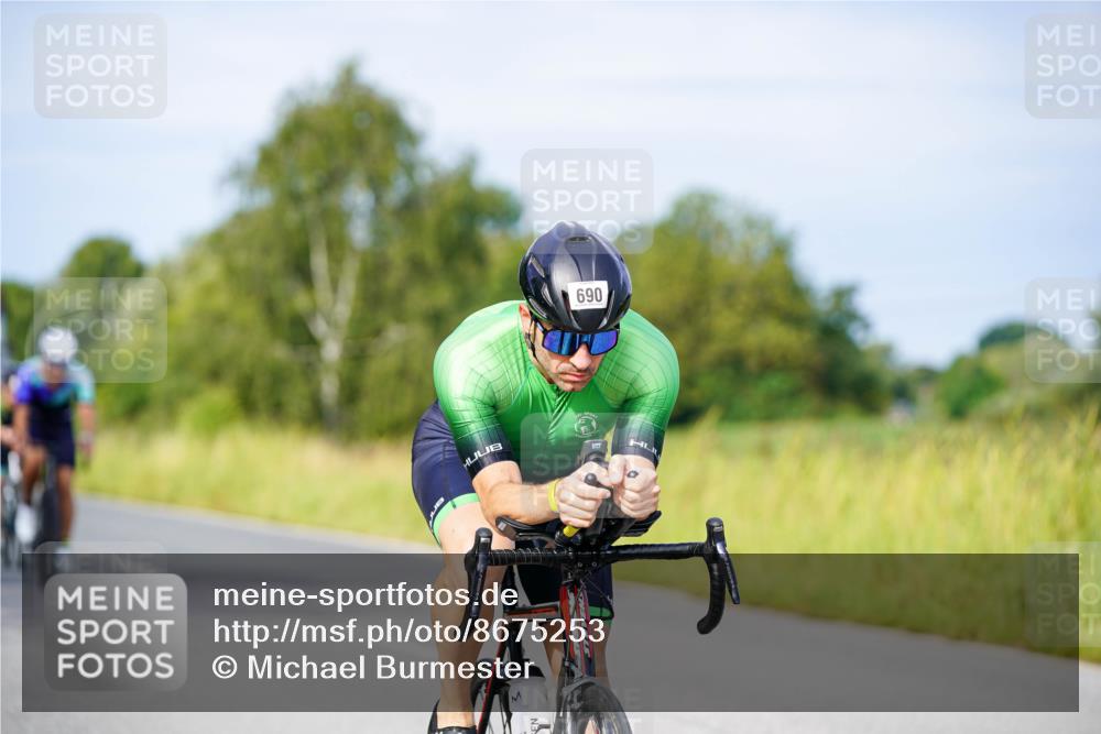 31.08.2025 - Elbe Triathlon Hamburg Michael Burmester http://msf.ph/oto/8675253 31.08.2025 10:19:05 Radfahren 487, 674, 690, 735, 777, 856, 944 meine-sportfotos.de