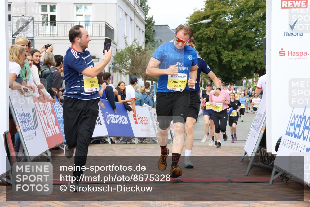 31.08.2025 - 21. Blankeneser Heldenlauf Strokosch-Dieckow http://msf.ph/oto/8675328 31.08.2025 10:29:32 Ziel 2614, 2615, 2684, 2538, 2558, 2277 meine-sportfotos.de