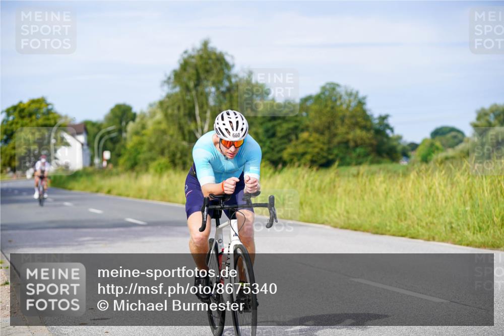 31.08.2025 - Elbe Triathlon Hamburg Michael Burmester http://msf.ph/oto/8675340 31.08.2025 10:19:26 Radfahren 657, 660, 710, 808 meine-sportfotos.de