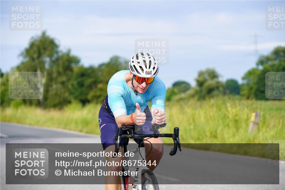 31.08.2025 - Elbe Triathlon Hamburg Michael Burmester http://msf.ph/oto/8675344 31.08.2025 10:19:27 Radfahren 657, 660, 710, 808 meine-sportfotos.de