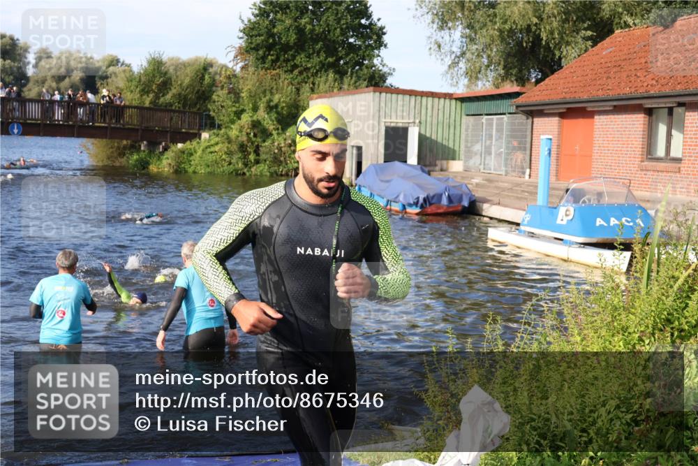 31.08.2025 - Elbe Triathlon Hamburg Luisa Fischer http://msf.ph/oto/8675346 31.08.2025 08:56:32 Schwimmen 412, 465, 492 meine-sportfotos.de