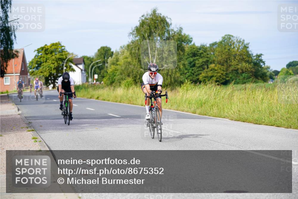 31.08.2025 - Elbe Triathlon Hamburg Michael Burmester http://msf.ph/oto/8675352 31.08.2025 10:19:30 Radfahren 657, 760, 808, 932 meine-sportfotos.de