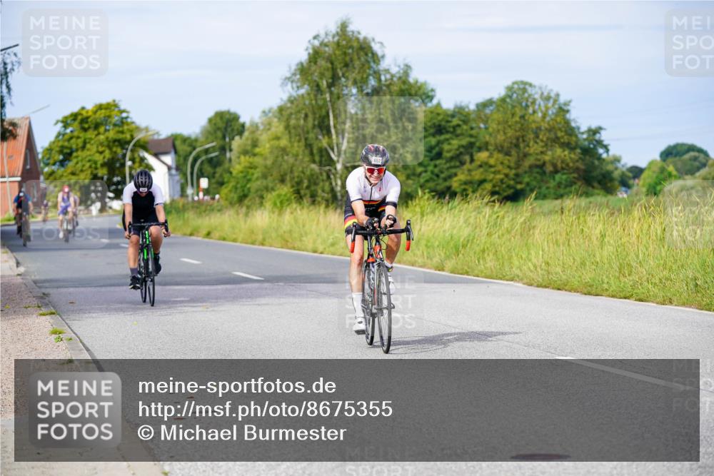 31.08.2025 - Elbe Triathlon Hamburg Michael Burmester http://msf.ph/oto/8675355 31.08.2025 10:19:30 Radfahren 657, 760, 808, 932 meine-sportfotos.de